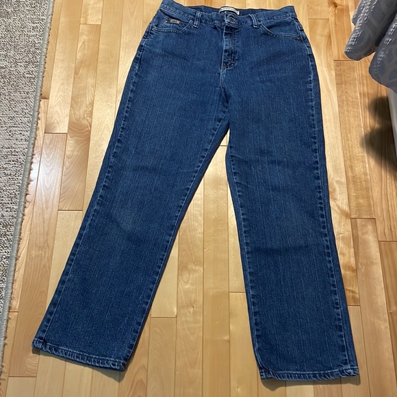 Lee Relaxed Fit Straight Leg High Rise Jeans. 10 short. - Picture 10 of 11